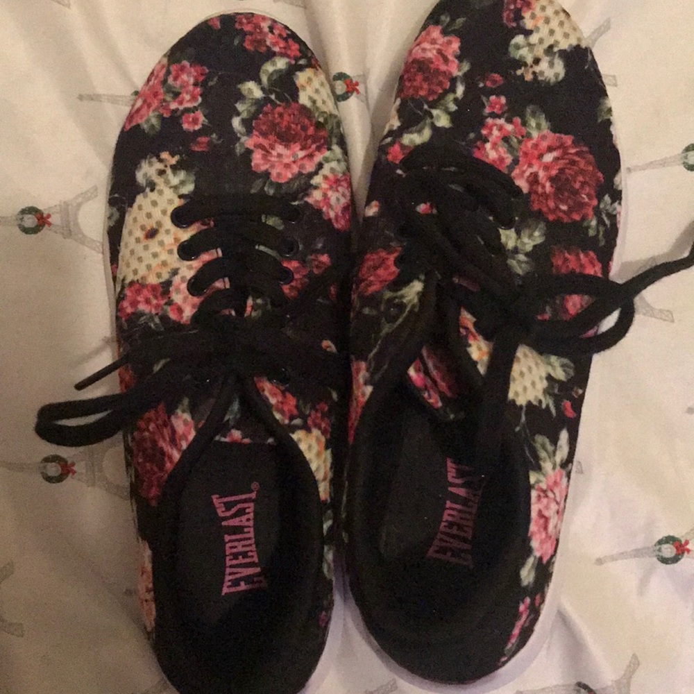 Never worn everlast shoes